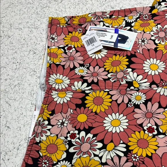 Tinseltown Floral Pants with Pink and Yellow - Picture 6 of 7